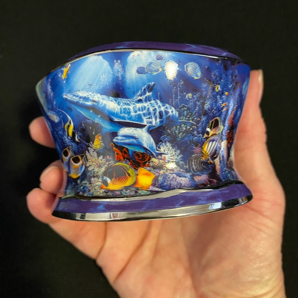 Christian Riese Lassen Porcelain Music Box.Dolphin Majesty.  Dated 2002 - Picture 3 of 8